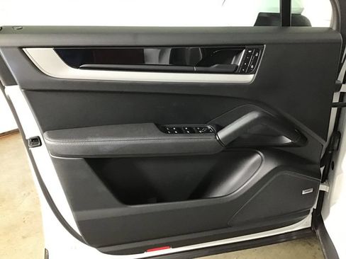Certified 2024 Porsche Cayenne AWD/4WD image 30