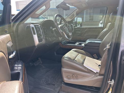 Used 2015 GMC Sierra 2500 SLT w/ Duramax Plus Package image 9