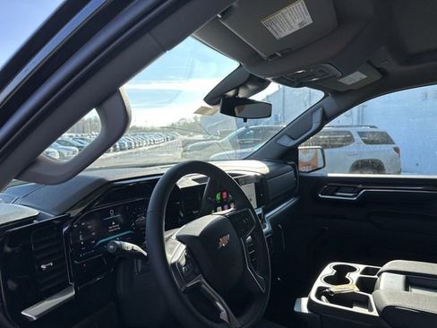 New 2026 Chevrolet Silverado 1500 LT w/ Z71 Off-Road Package image 13