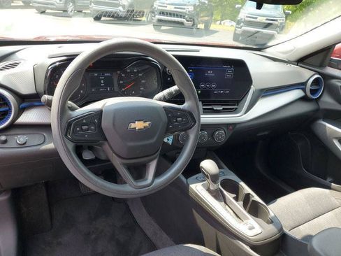 Certified 2024 Chevrolet Trax LS w/ LS Convenience Package FWD image 6