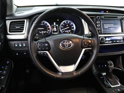 Used 2015 Toyota Highlander Limited w/ Driver Technology Package AWD/4WD image 16