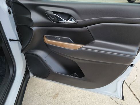 Used 2023 GMC Acadia SLE w/ Driver Convenience Package image 15