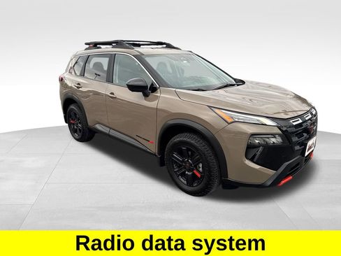 Certified 2025 Nissan Rogue SV image 9