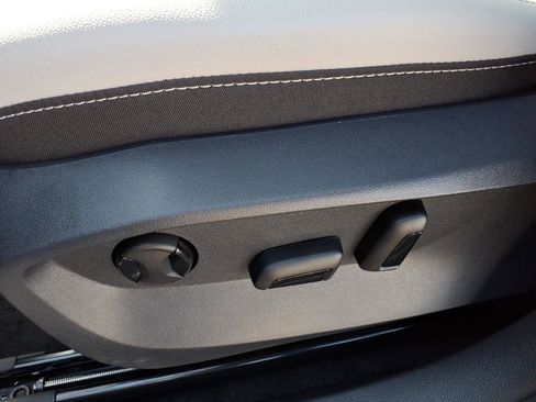 New 2026 Volkswagen Taos SE image 13