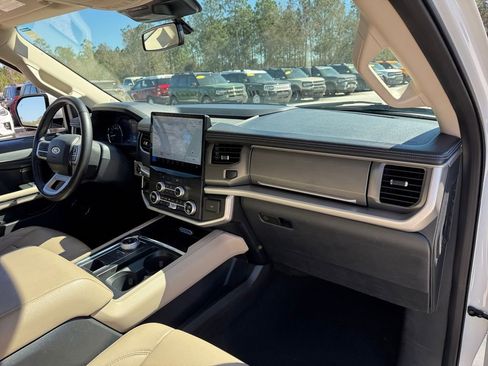 Certified 2024 Ford Expedition Max XLT image 19