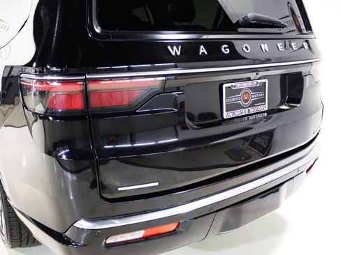Used 2023 Jeep Wagoneer L Series II w/ Premium Group I AWD/4WD image 52