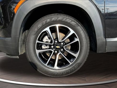 Used 2025 Chevrolet TrailBlazer LT AWD/4WD image 37