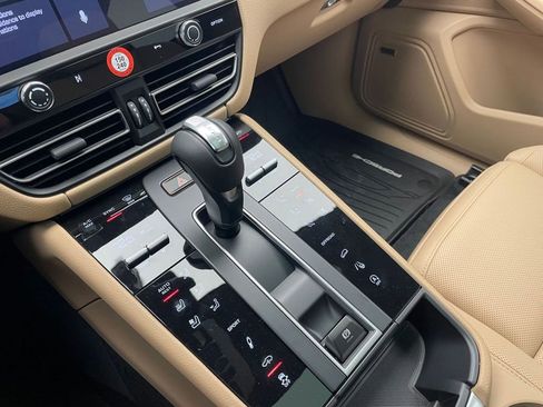 New 2026 Porsche Macan image 11