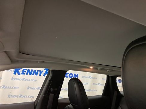Used 2019 Jeep Cherokee Latitude Plus AWD/4WD image 11