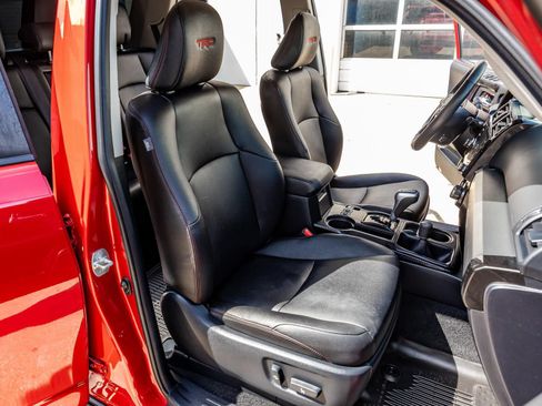 Used 2023 Toyota 4Runner TRD Off-Road Premium AWD/4WD image 30