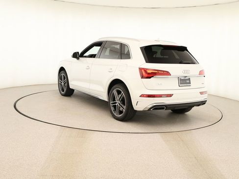 Certified 2022 Audi Q5 e Premium w/ Convenience Package image 3