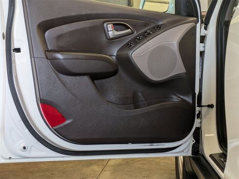 Used 2013 Hyundai Tucson Limited image 11