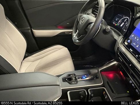 Used 2025 Lexus TX 500h AWD w/ Technology Package image 33