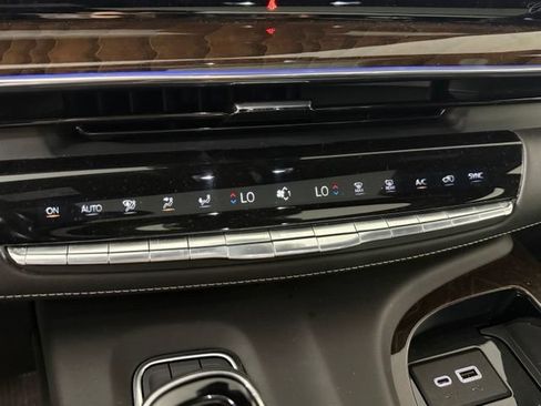 Used 2022 Cadillac Escalade ESV Sport Platinum AWD/4WD image 36