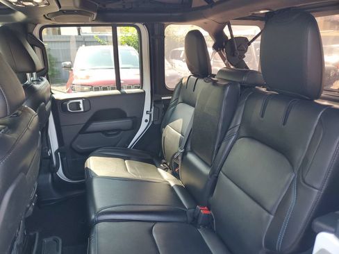 Used 2021 Jeep Wrangler Unlimited Rubicon 4xe w/ Cold Weather Group AWD/4WD image 13