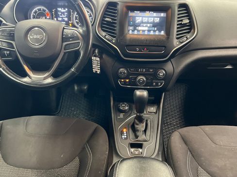 Used 2020 Jeep Cherokee Latitude w/ Cold Weather Group image 12