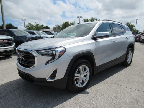 Used 2018 GMC Terrain SLE w/ Driver Convenience Package FWD image 3