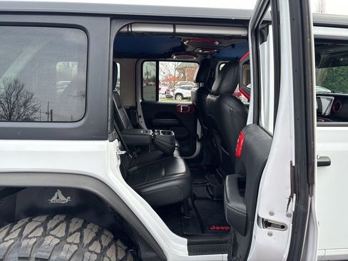 Used 2018 Jeep Wrangler Unlimited Sahara image 41