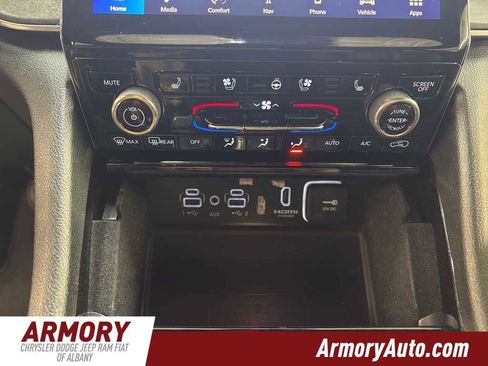 Used 2022 Jeep Grand Cherokee Overland w/ Luxury Tech Group IV image 21