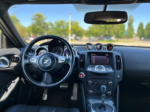 Used 2011 Nissan 370Z Touring w/ Sport Pkg RWD image 9