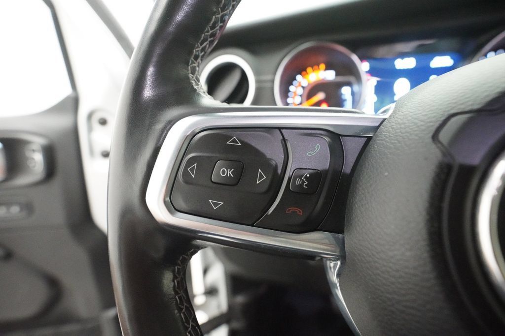 Used 2022 Jeep Wrangler Unlimited Sahara w/ LED Lighting Group AWD/4WD image 17