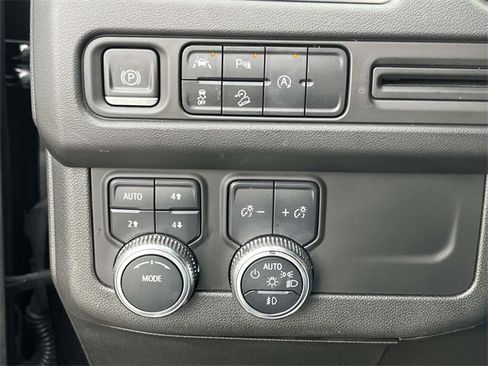 Used 2023 GMC Yukon XL AT4 image 27