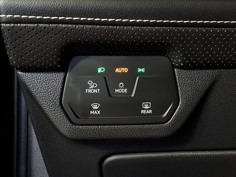 Used 2024 Volkswagen Atlas Cross Sport SE FWD image 24