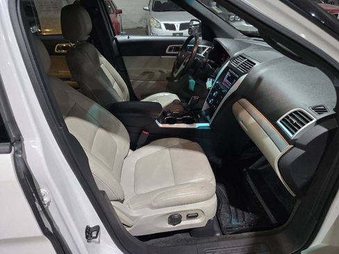 Used 2015 Ford Explorer XLT w/ Equipment Group 202A AWD/4WD image 32