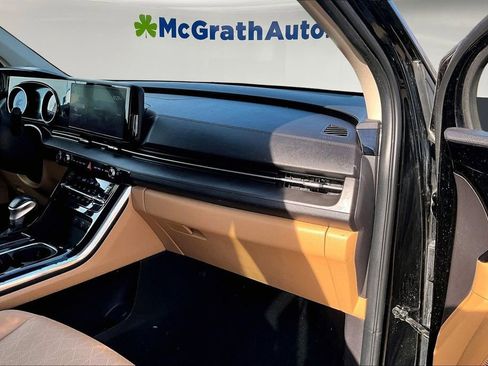 Used 2022 Kia Carnival EX image 25