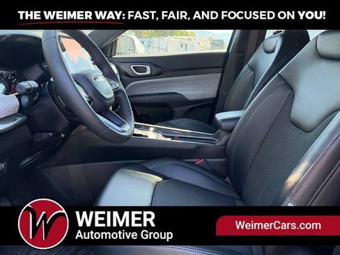 Used 2025 Jeep Compass Latitude AWD/4WD image 17