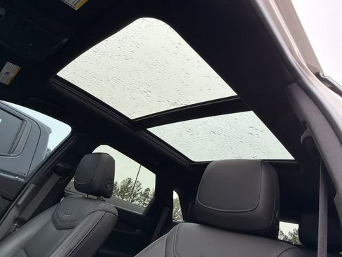 Used 2022 Cadillac XT5 Premium Luxury w/ LPO, Floor Liner Package image 33