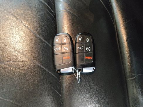 Used 2020 Jeep Grand Cherokee Limited AWD/4WD image 32