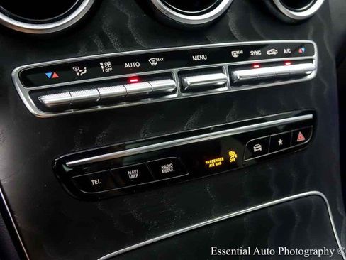 Used 2021 Mercedes-Benz GLC 300 4MATIC image 23