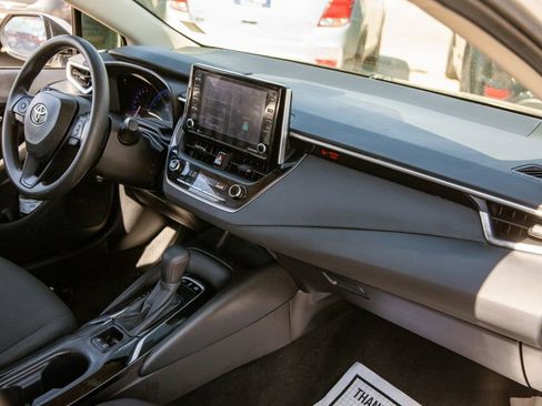 Used 2021 Toyota Corolla LE image 11