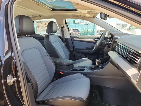 New 2026 Volkswagen Jetta SE FWD image 15