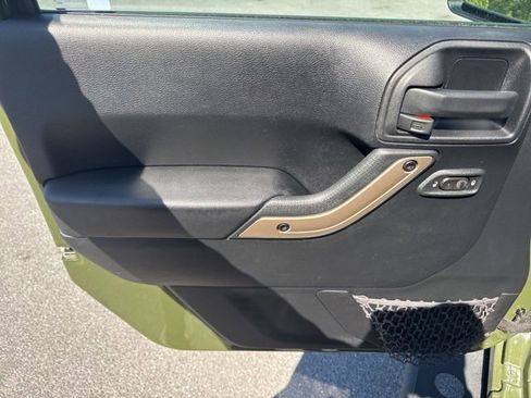 Used 2016 Jeep Wrangler Unlimited Sahara AWD/4WD image 14