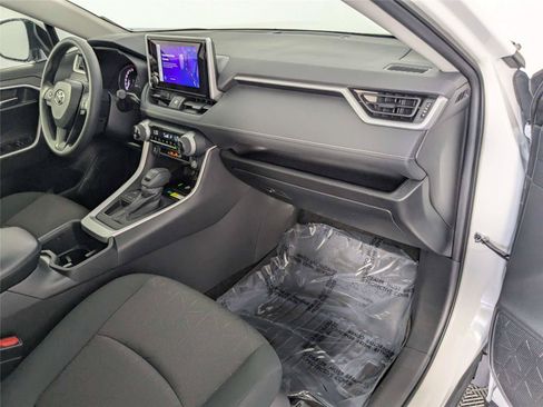 Certified 2024 Toyota RAV4 XLE w/ Convenience Package FWD image 29