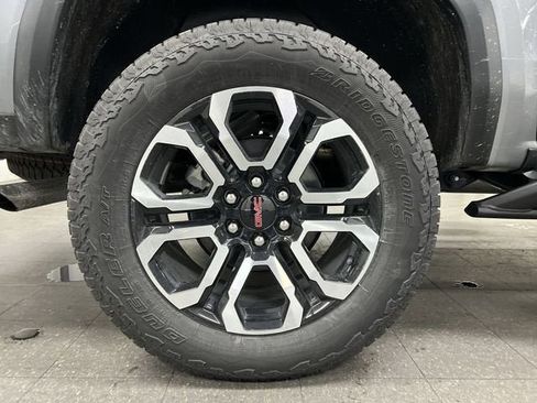 New 2025 GMC Canyon AT4 w/ Nightfall Edition image 32