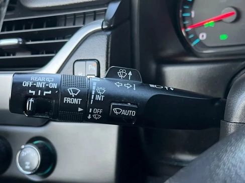 Used 2018 Chevrolet Suburban LT w/ Luxury Package image 47