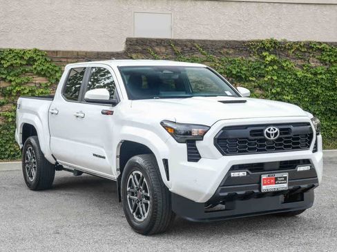 Used 2024 Toyota Tacoma TRD Sport w/ TRD Sport Upgrade Package AWD/4WD image 3