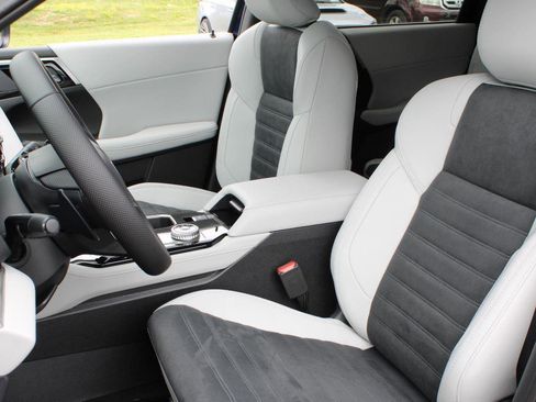 New 2025 Mitsubishi Outlander SE image 17