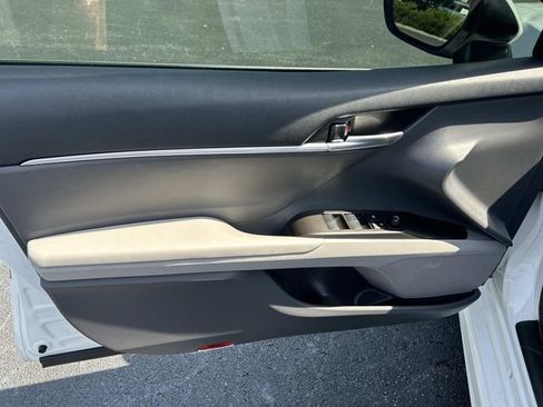 Used 2023 Toyota Camry SE FWD image 19