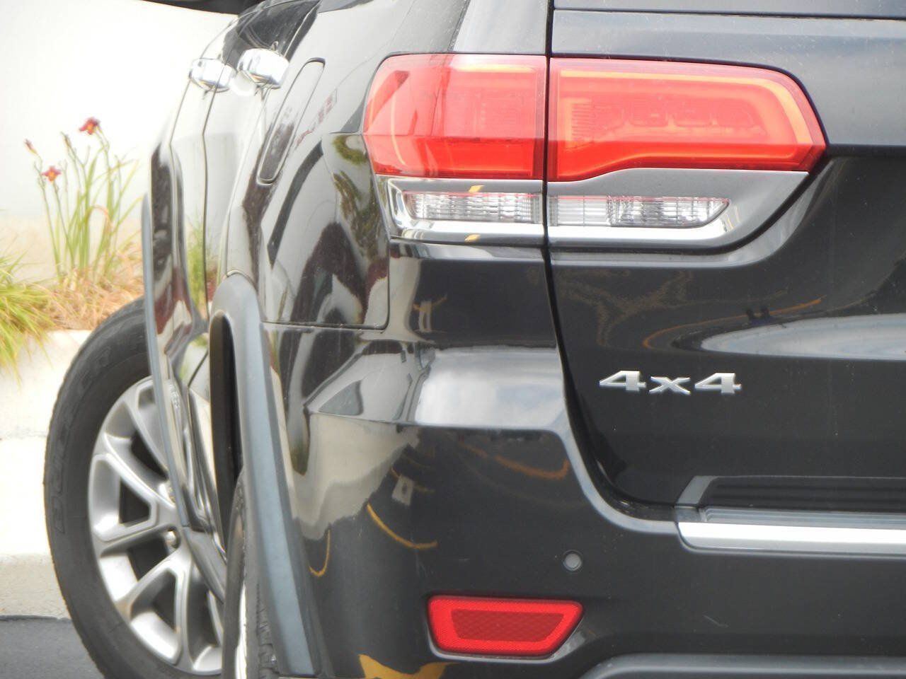 Used 2015 Jeep Grand Cherokee Limited w/ Luxury Group II AWD/4WD image 1