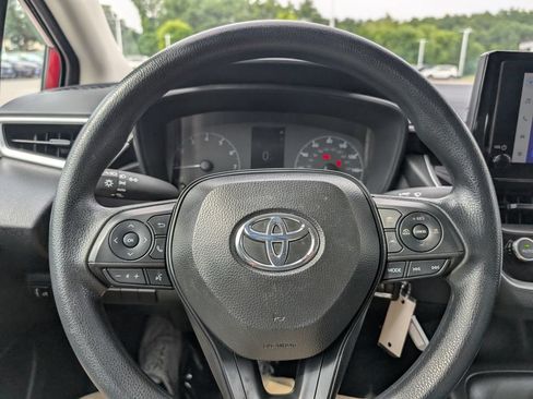 Used 2025 Toyota Corolla LE FWD image 22