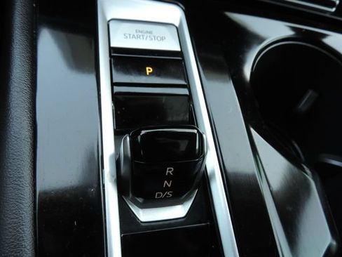 Used 2025 Volkswagen Atlas SE FWD image 29