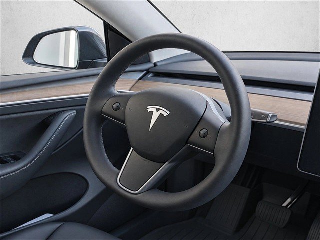 Used 2025 Tesla Model Y Long Range AWD/4WD image 27