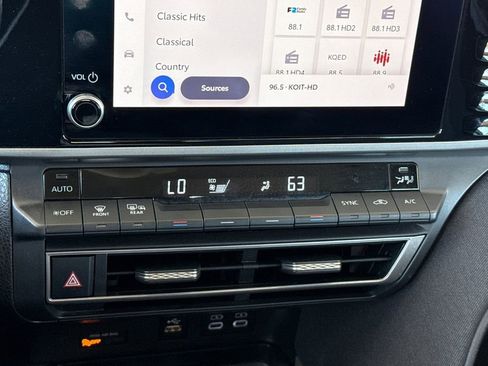 Used 2025 Toyota Camry LE image 29