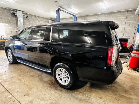 Used 2019 GMC Yukon XL SLT image 4
