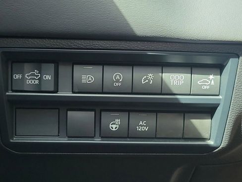 Used 2024 Toyota Tundra Platinum RWD image 27