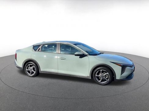 Used 2025 Kia K4 LXS image 2